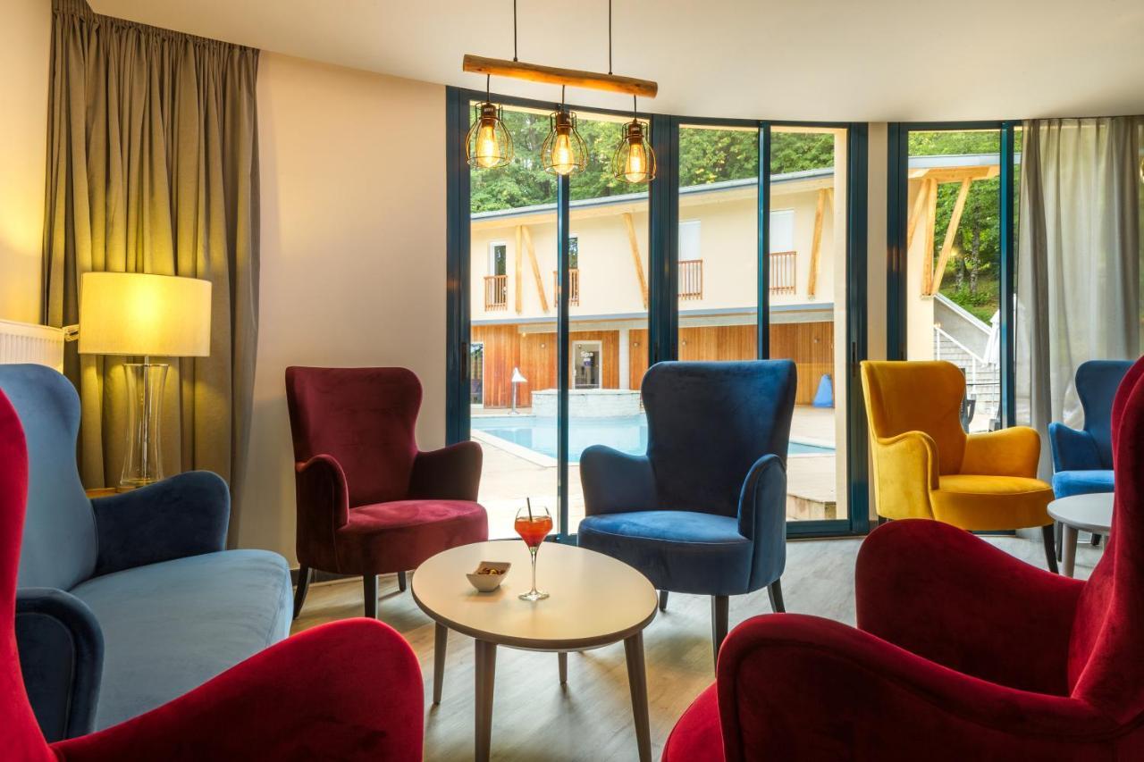 Logis Hotel Parenthese, Restaurant & Spa Chille Bagian luar foto
