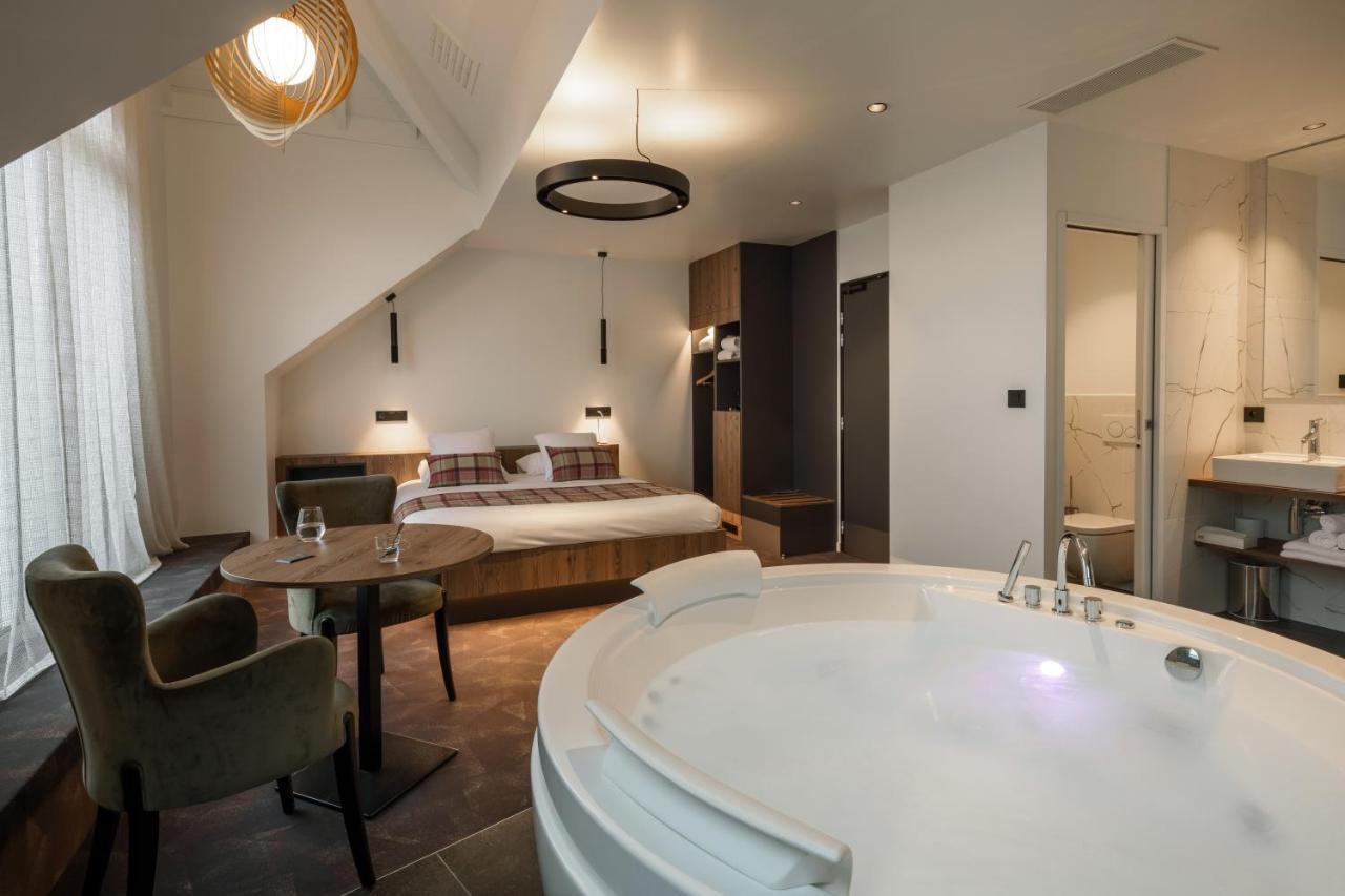 Logis Hotel Parenthese, Restaurant & Spa Chille Bagian luar foto