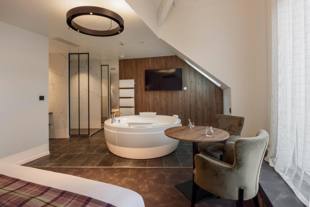 Logis Hotel Parenthese, Restaurant & Spa Chille Bagian luar foto
