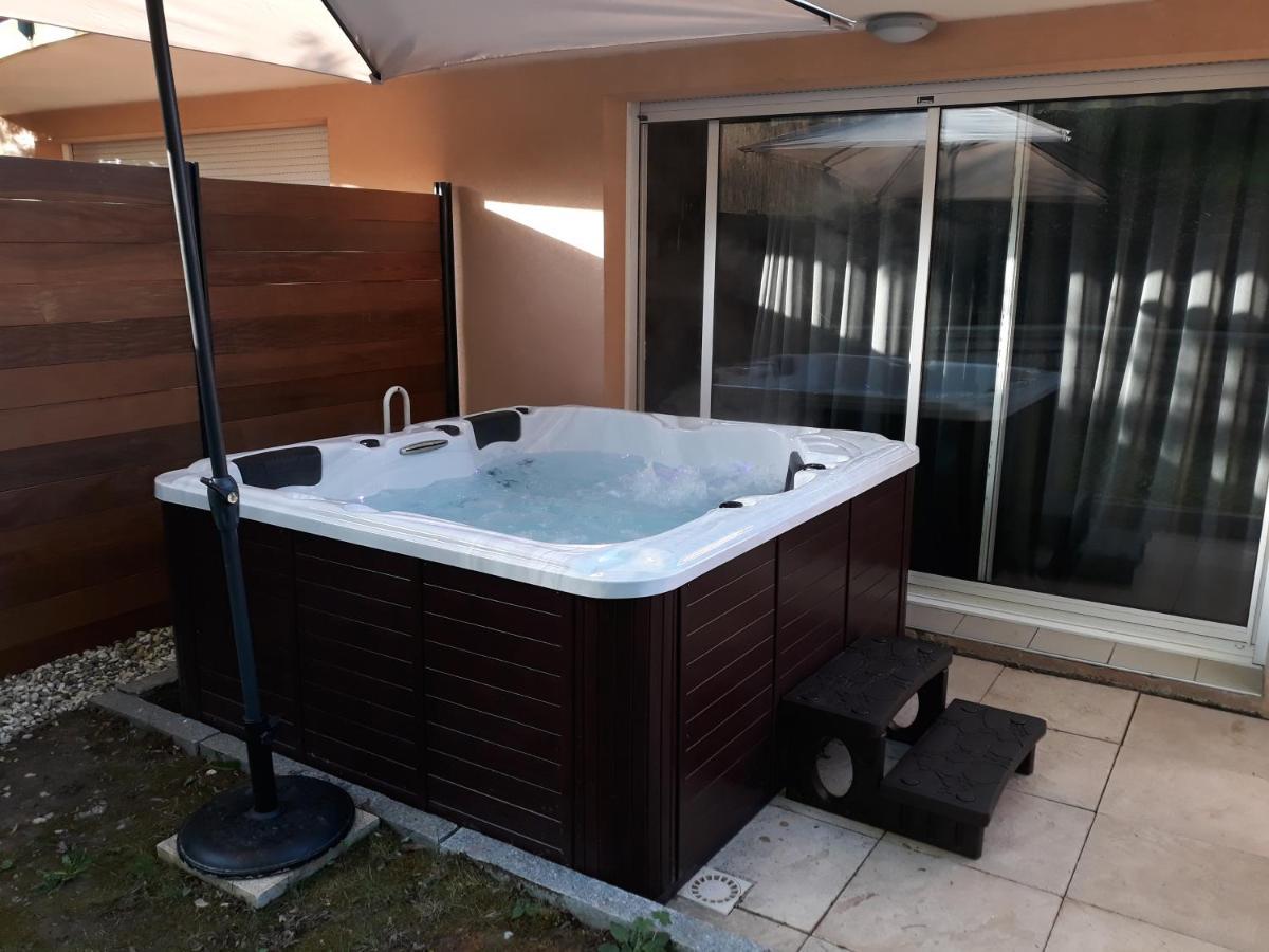 Logis Hotel Parenthese, Restaurant & Spa Chille Bagian luar foto